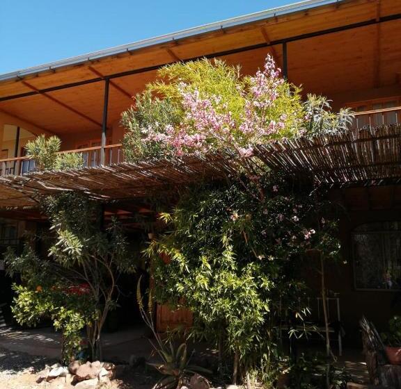 Bed and Breakfast Hostal Apuwara