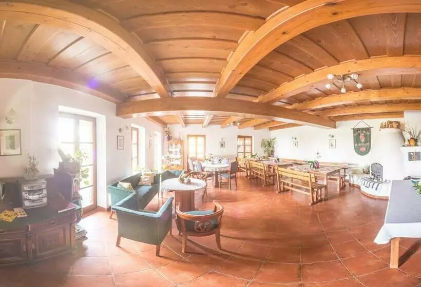 Aamiaismajoitus (B&B) Juhfark Fogadó és Borház