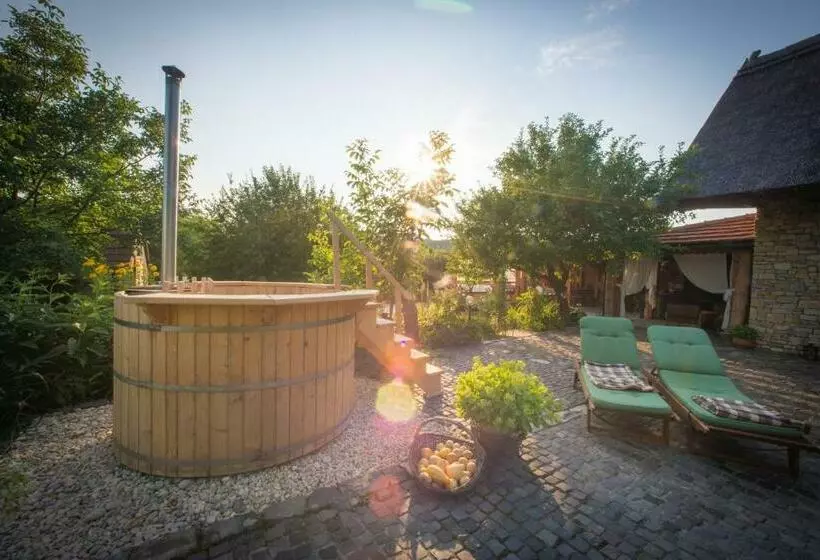 Aamiaismajoitus (B&B) Juhfark Fogadó és Borház