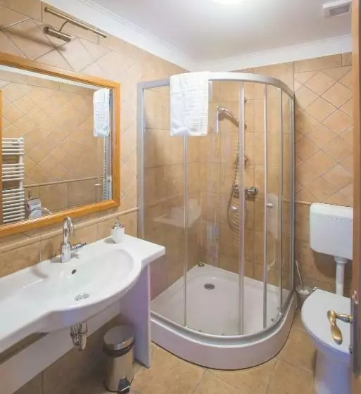 Aamiaismajoitus (B&B) Juhfark Fogadó és Borház