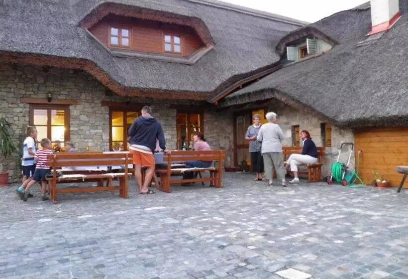 Aamiaismajoitus (B&B) Juhfark Fogadó és Borház