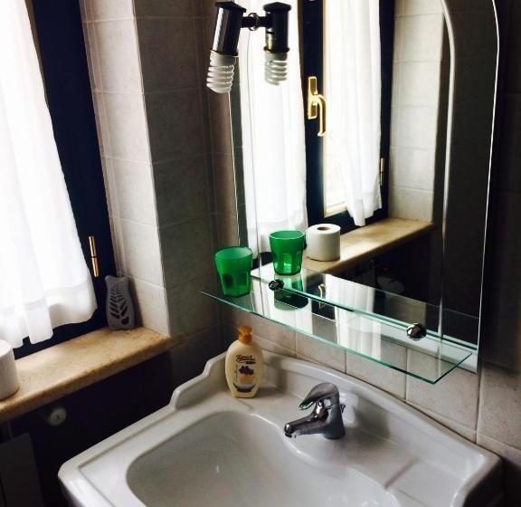 ベッドアンドブレックファースト La Lanterna