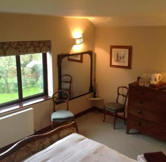 ベッドアンドブレックファースト Redroofs