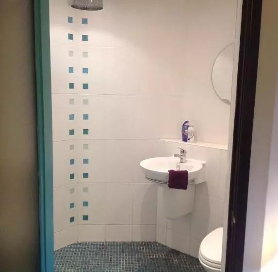 ベッドアンドブレックファースト Redroofs