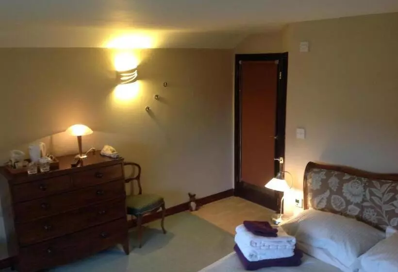 ベッドアンドブレックファースト Redroofs