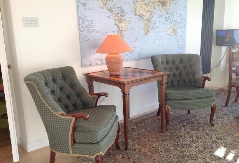 住宿加早餐  Redroofs