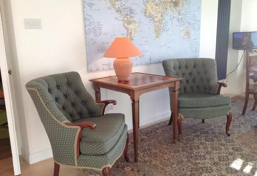 ベッドアンドブレックファースト Redroofs