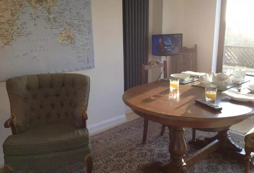 ベッドアンドブレックファースト Redroofs