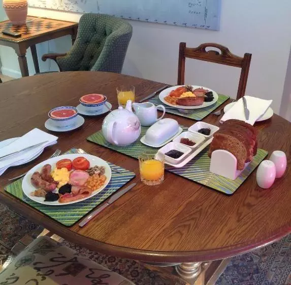 ベッドアンドブレックファースト Redroofs