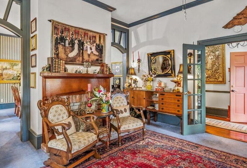 Goodbread House Bed And Breakfast