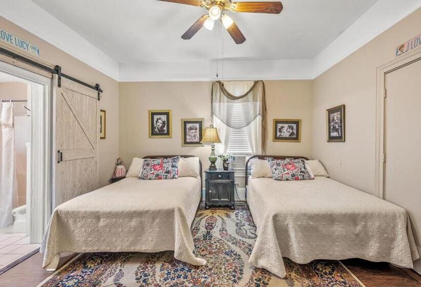 Goodbread House Bed And Breakfast