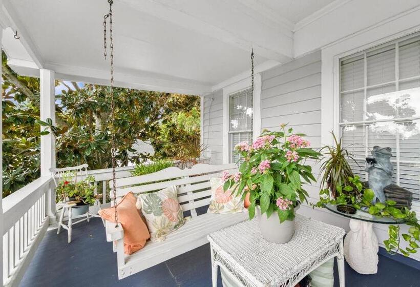 Goodbread House Bed And Breakfast