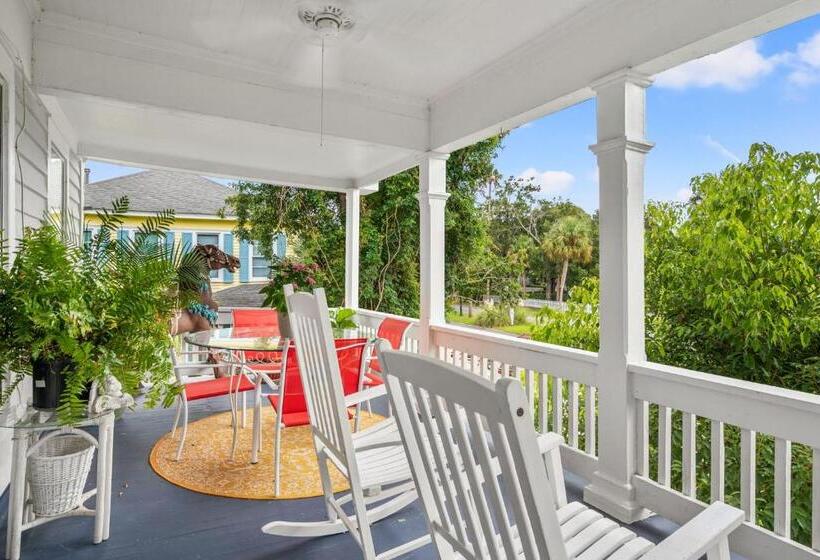 Goodbread House Bed And Breakfast