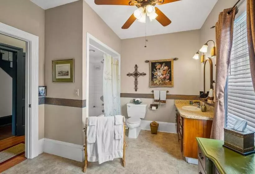 Goodbread House Bed And Breakfast