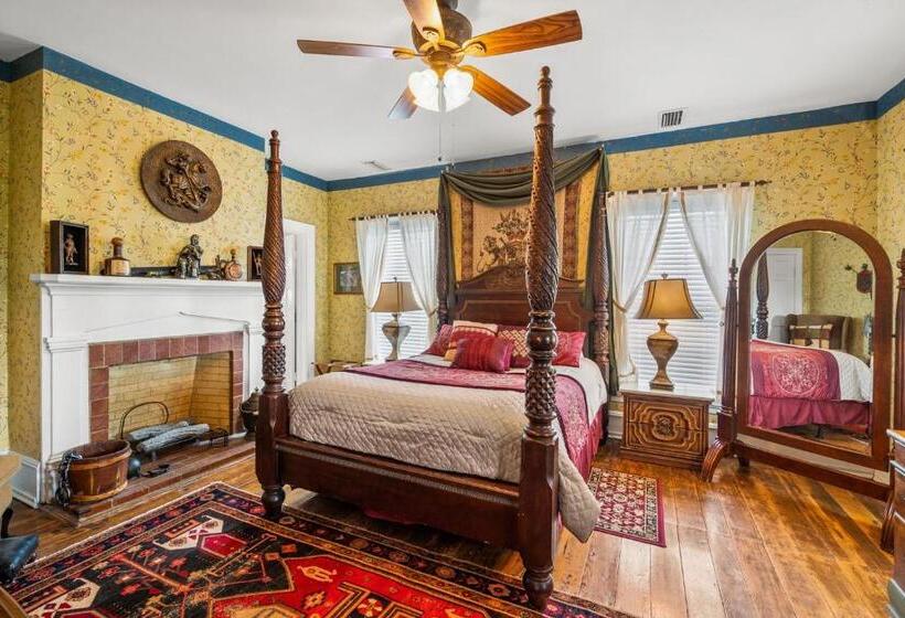 Goodbread House Bed And Breakfast