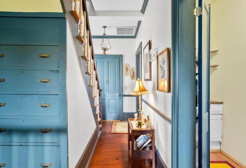 Goodbread House Bed And Breakfast