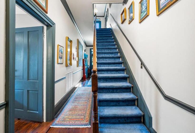 Goodbread House Bed And Breakfast