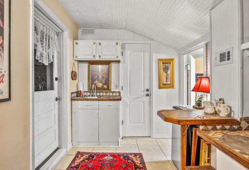 Goodbread House Bed And Breakfast