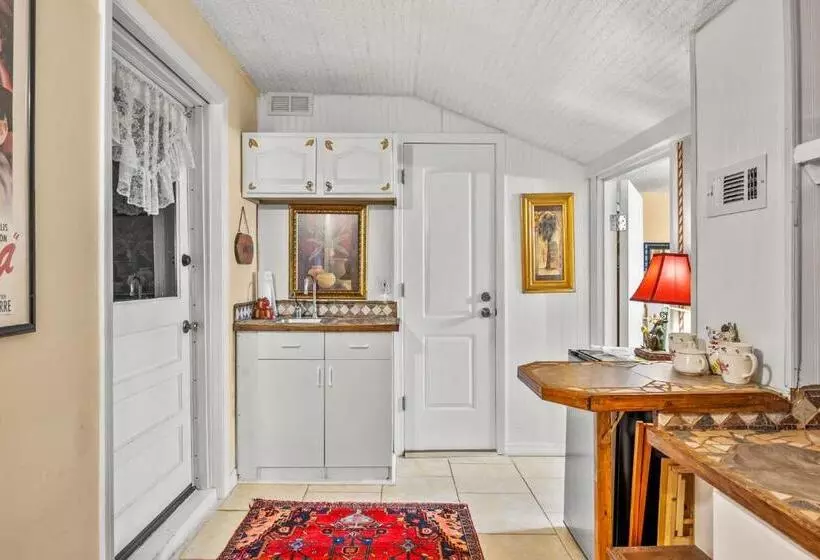 Goodbread House Bed And Breakfast