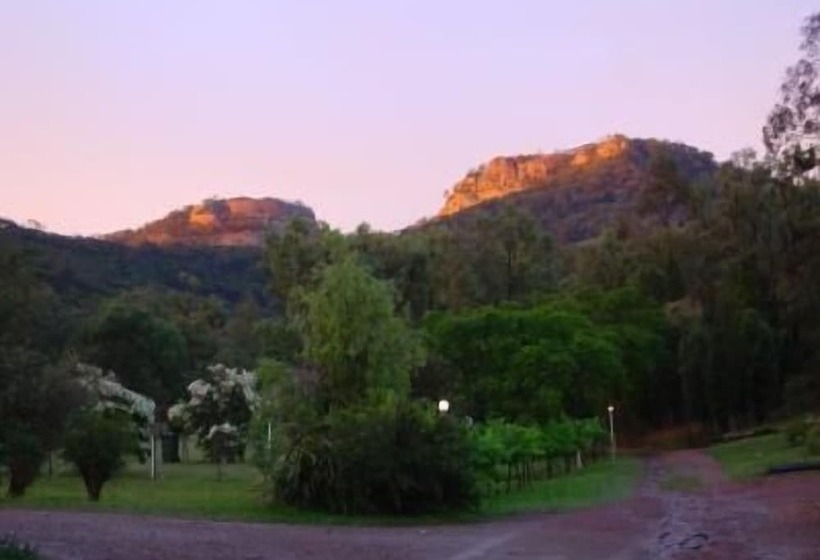 Мотель Sandy Hollow Tourist Retreat