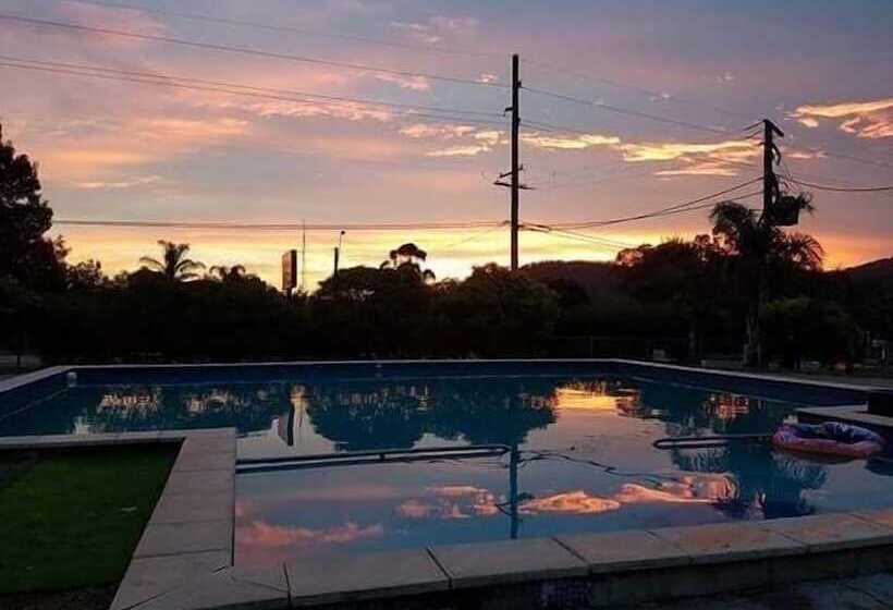 Мотель Sandy Hollow Tourist Retreat