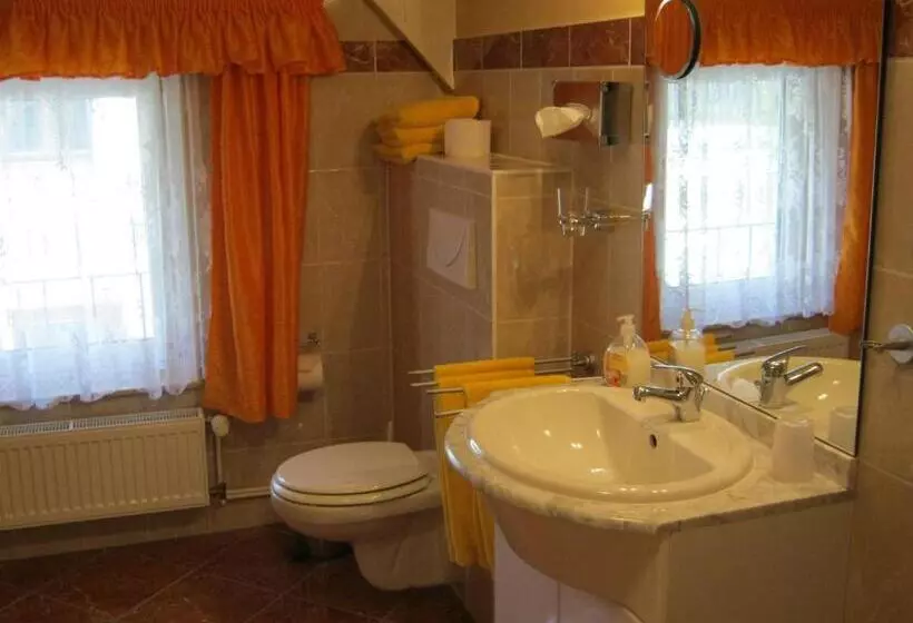 Majatalo Gästehaus Am Schwarzer See