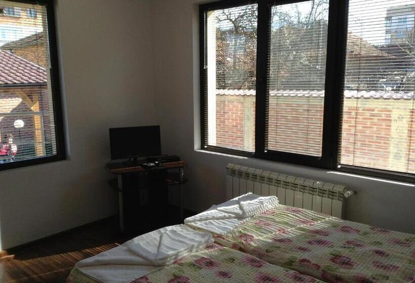 פנסיון Guest House Luchi