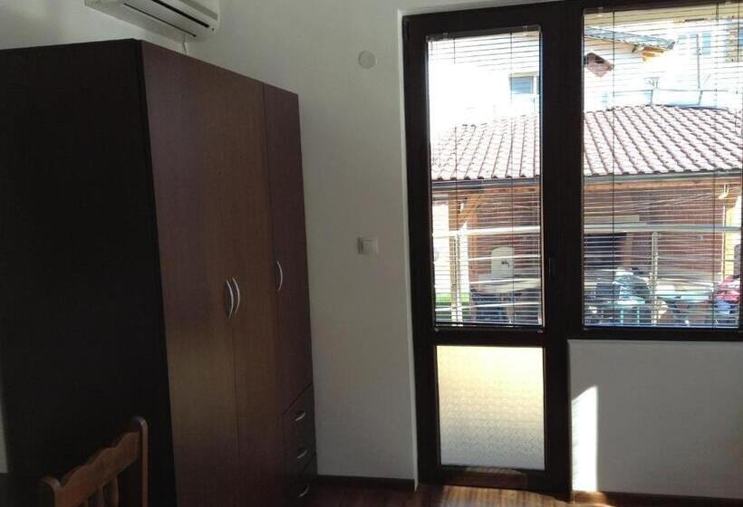 פנסיון Guest House Luchi