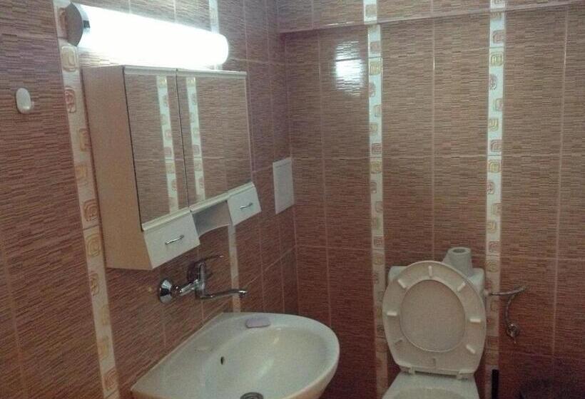 פנסיון Guest House Luchi