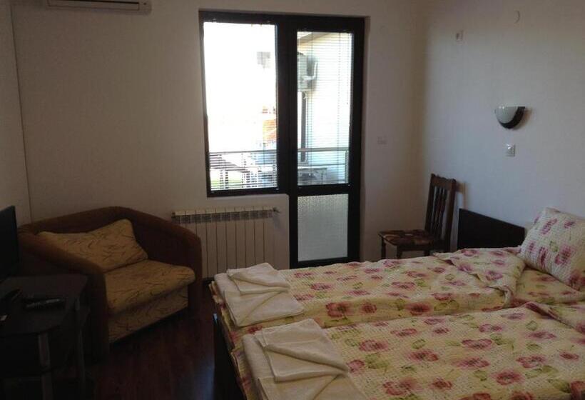 פנסיון Guest House Luchi