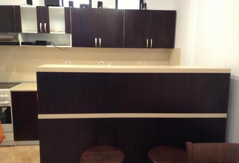 פנסיון Guest House Luchi