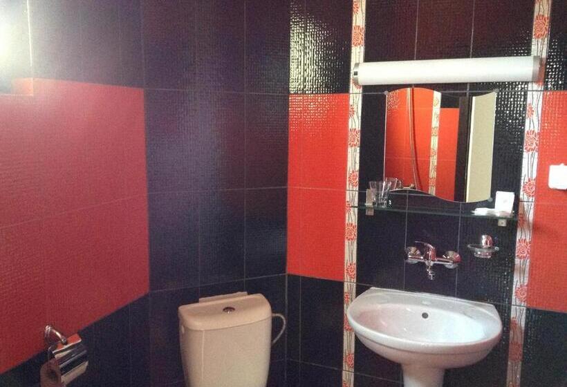 פנסיון Guest House Luchi