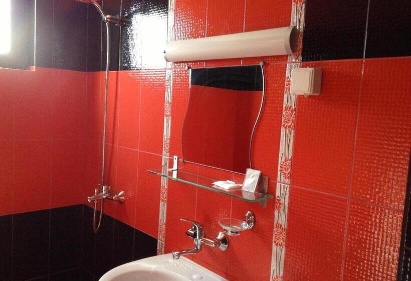 פנסיון Guest House Luchi