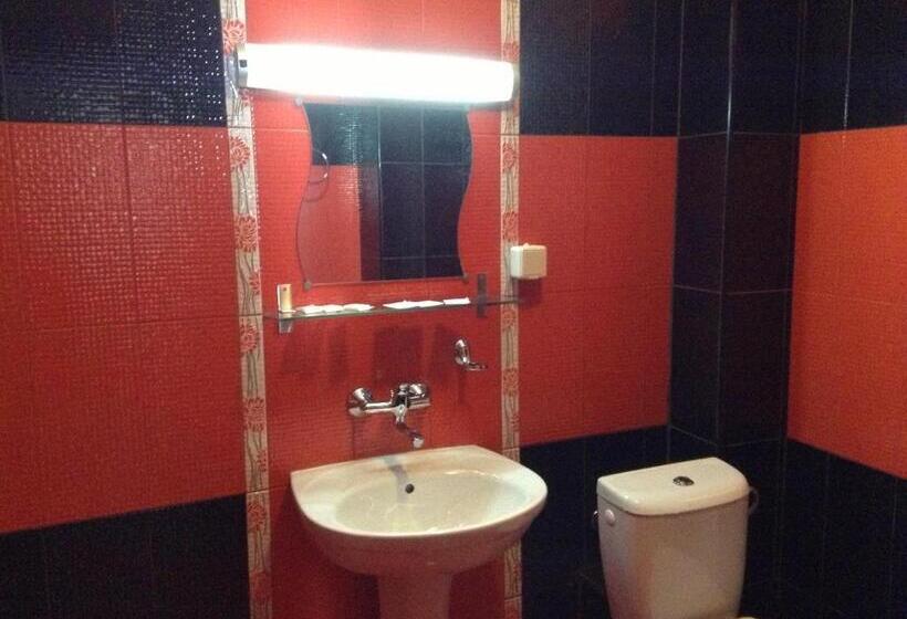 פנסיון Guest House Luchi