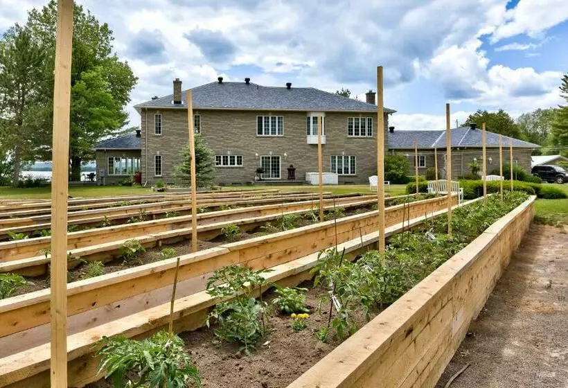 Lomakeskus Greystone On Golden Lake