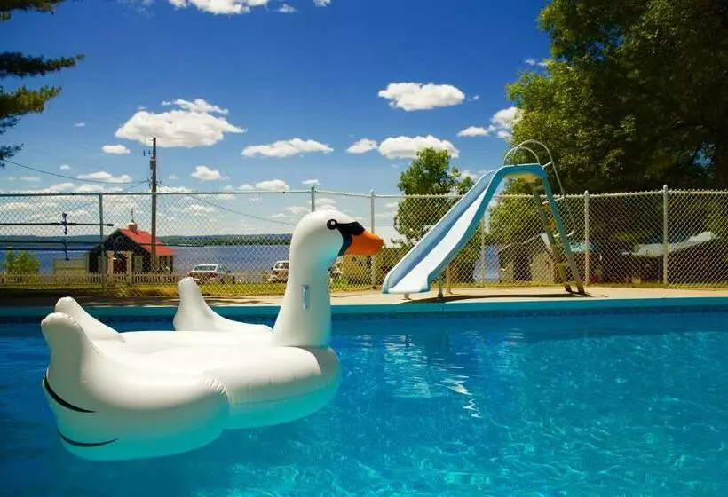 Lomakeskus Greystone On Golden Lake