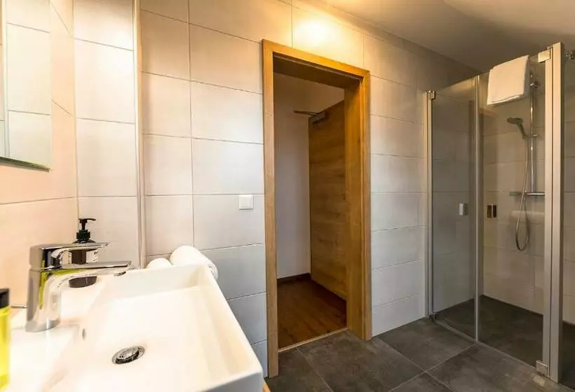 Retkeilymaja Familiengasthof Schaller