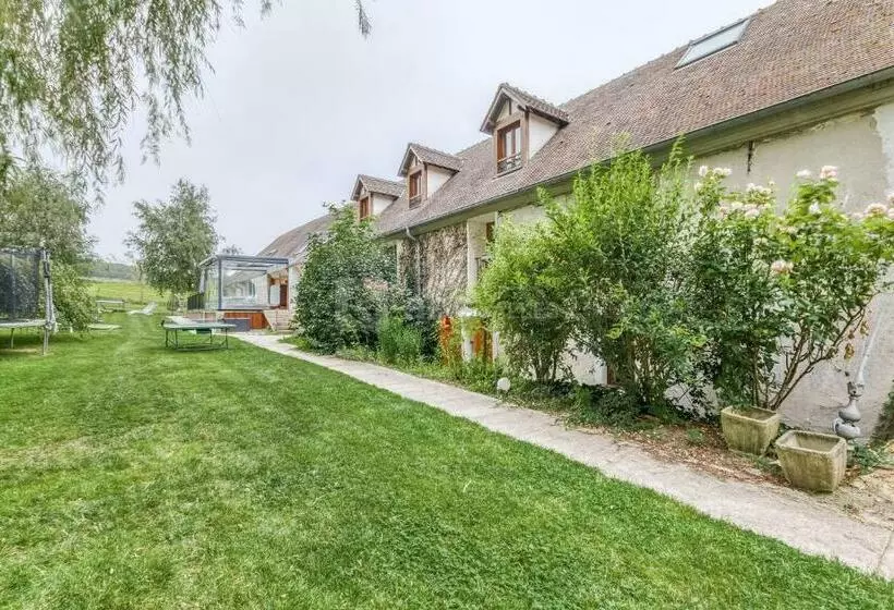 Aamiaismajoitus (B&B) Ferme Historique Jean De La Fontaine Et Ses Chambres D Hôtes Hammam Spa   4 étoiles