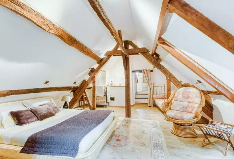 Aamiaismajoitus (B&B) Ferme Historique Jean De La Fontaine Et Ses Chambres D Hôtes Hammam Spa   4 étoiles