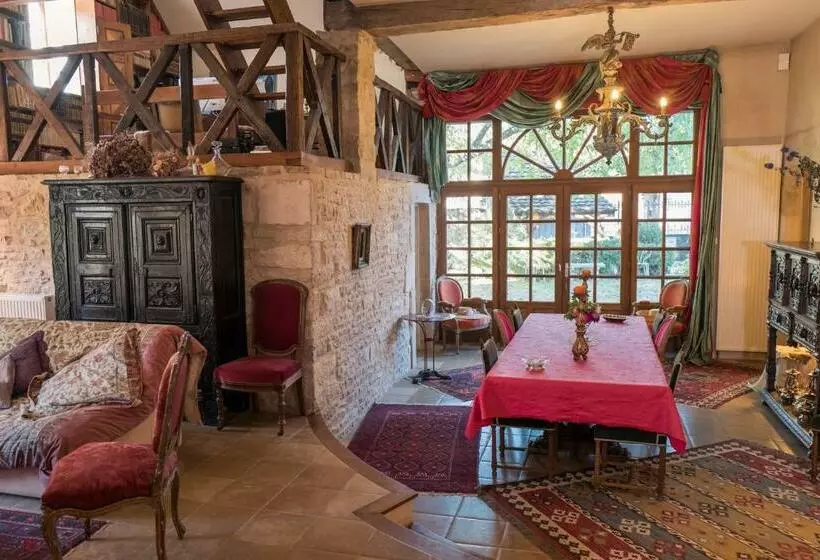 Aamiaismajoitus (B&B) La Cuverie Du Château