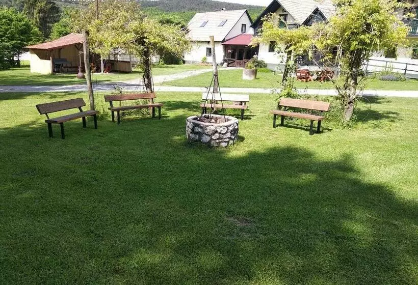 ベッドアンドブレックファースト Panzió Kemping Bekölce