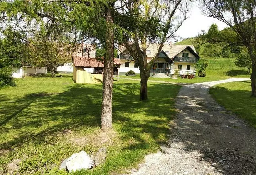 ベッドアンドブレックファースト Panzió Kemping Bekölce