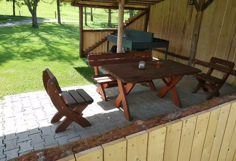 ベッドアンドブレックファースト Panzió Kemping Bekölce