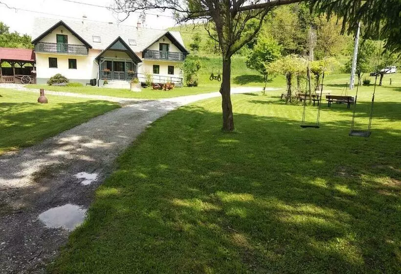 ベッドアンドブレックファースト Panzió Kemping Bekölce