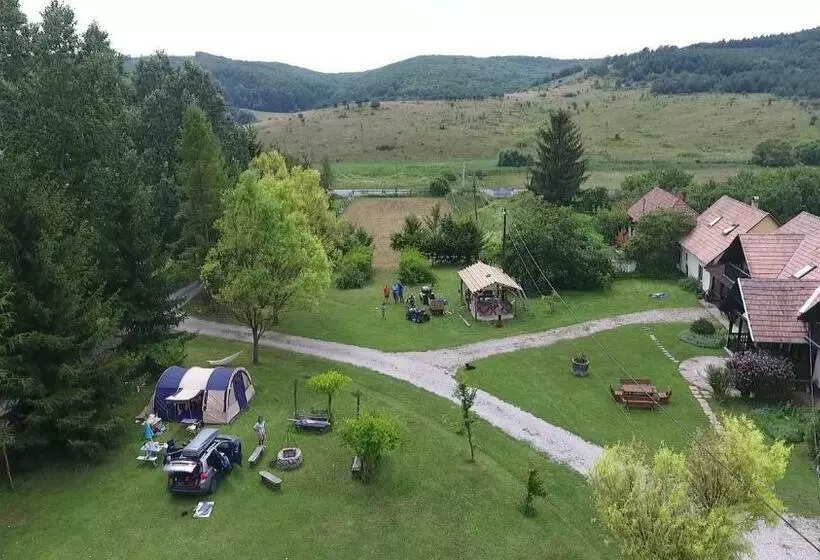 ベッドアンドブレックファースト Panzió Kemping Bekölce