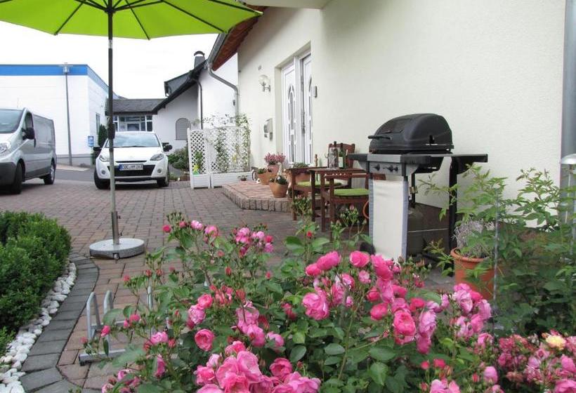 צימר Weingut U. Gästehaus Menten