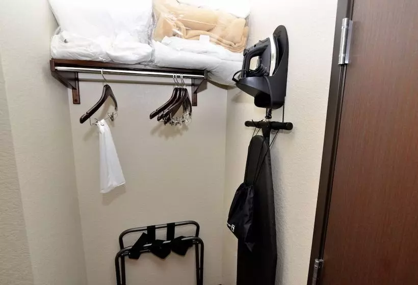 Hotelli Cobblestone Inn & Suites  Manning