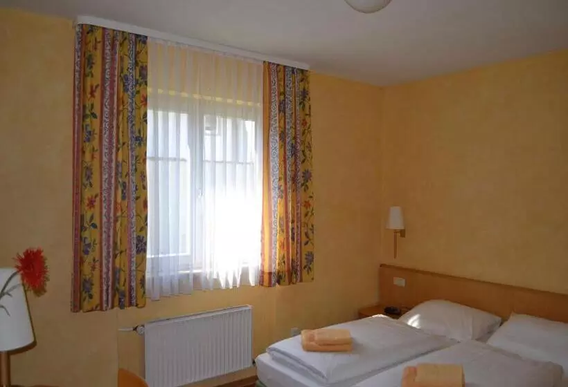 Hotelli Gasthof Rotes Roß