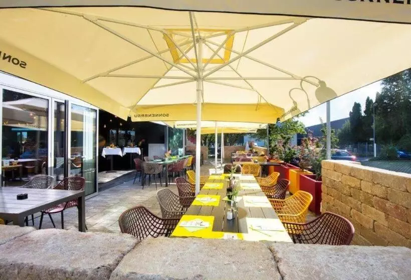 Hotelli Restaurant Rhy