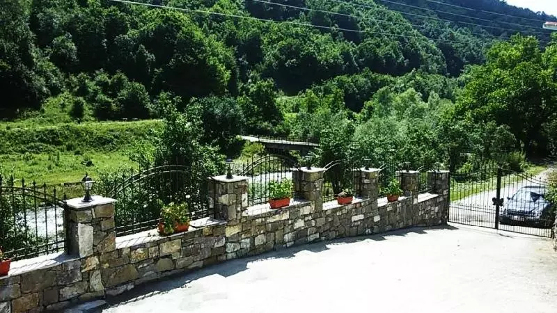 Majatalo Guest House Ivan